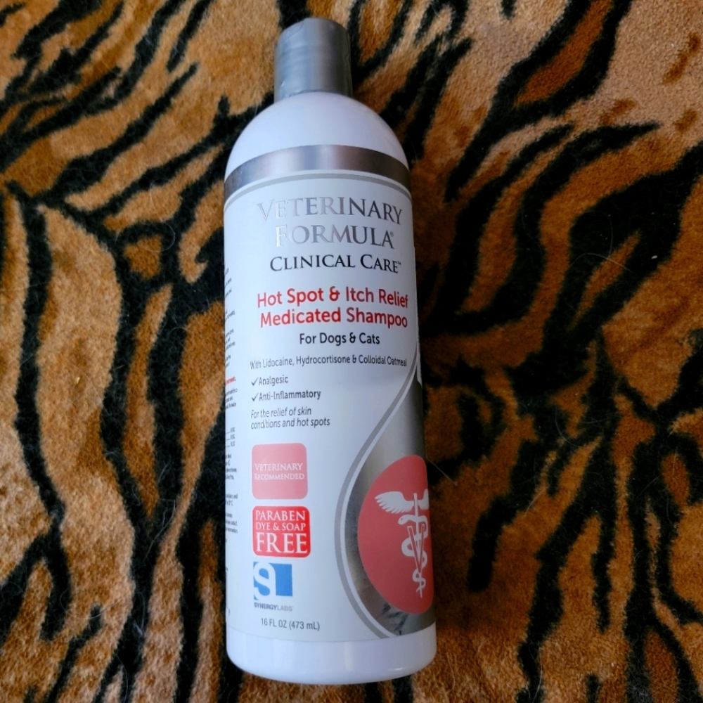 Veterinary Formula Medicated Hot Spot Shampoo for Dogs & Cats